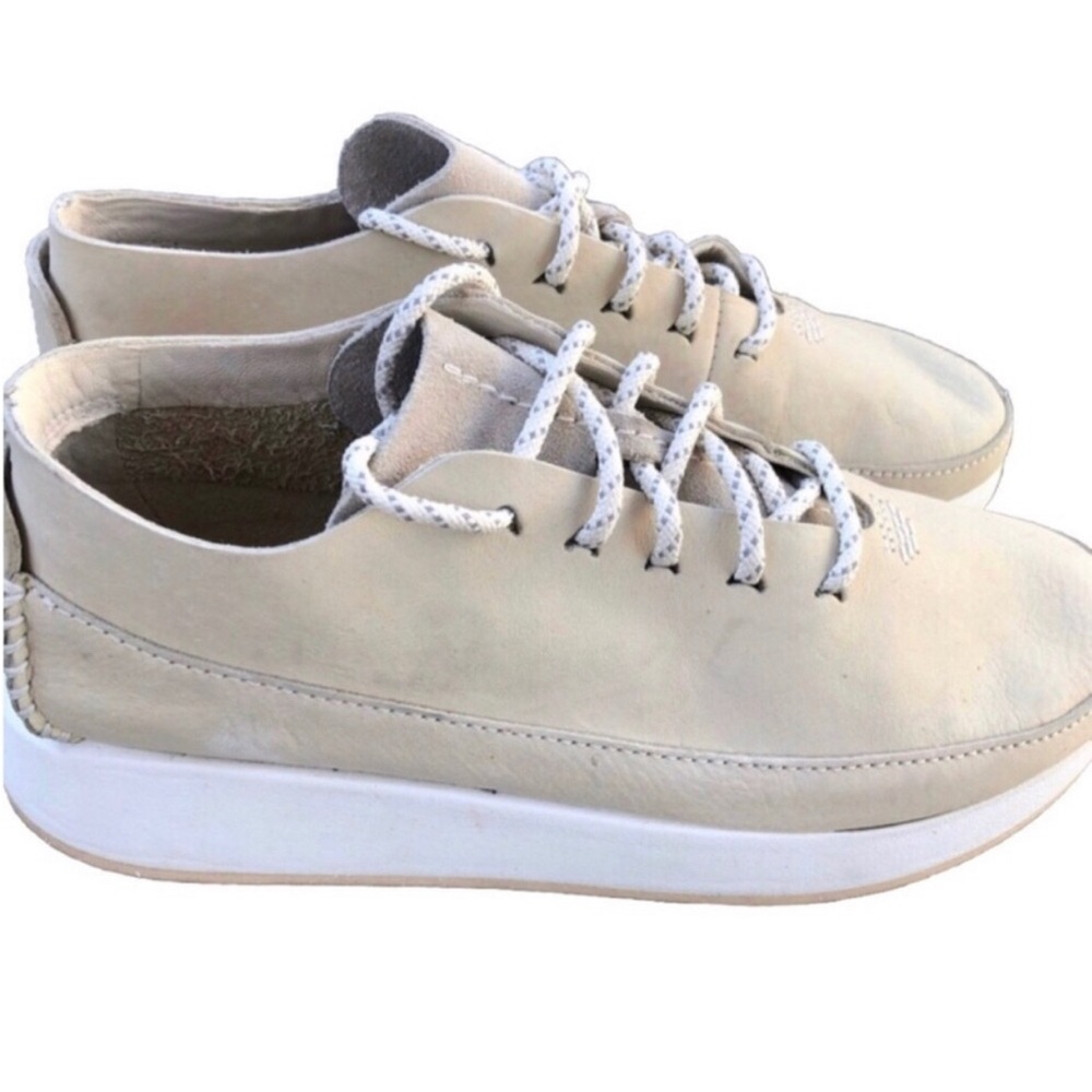 Clarks Originals Leather Lace Up Sneakers. Size 7.5.